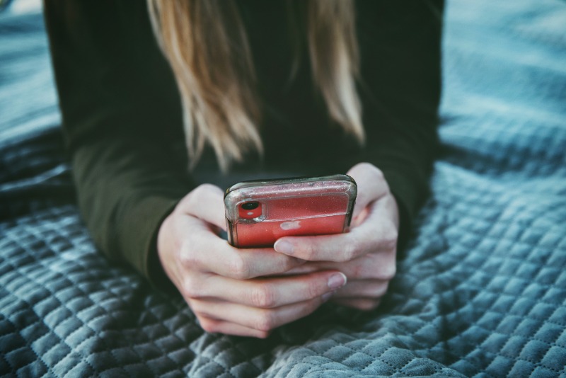Vamping: gli effetti dell’utilizzo notturno dei dispositivi elettronici sul sonno degli adolescenti